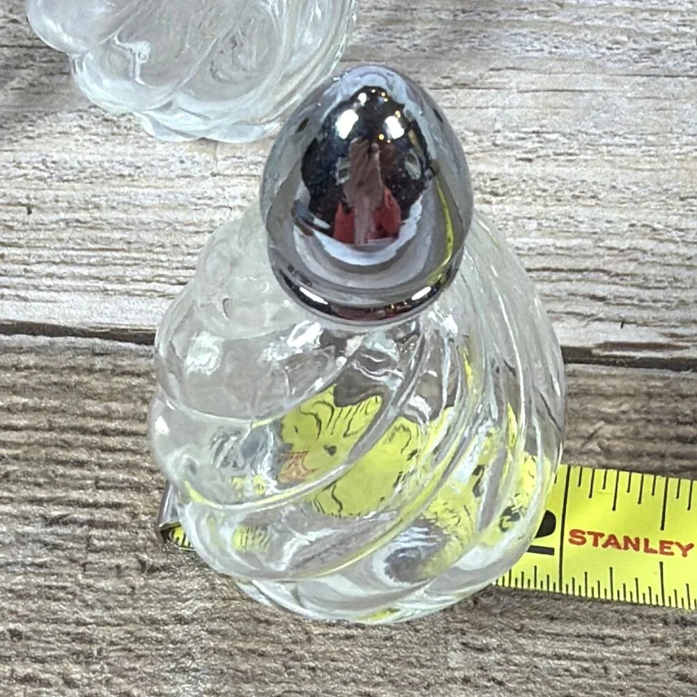 Set Of 4 Clear Glass I Rice Swirl Salt Pepper Mini Shakers Japan 1950s Vintage - Picture 8 of 13